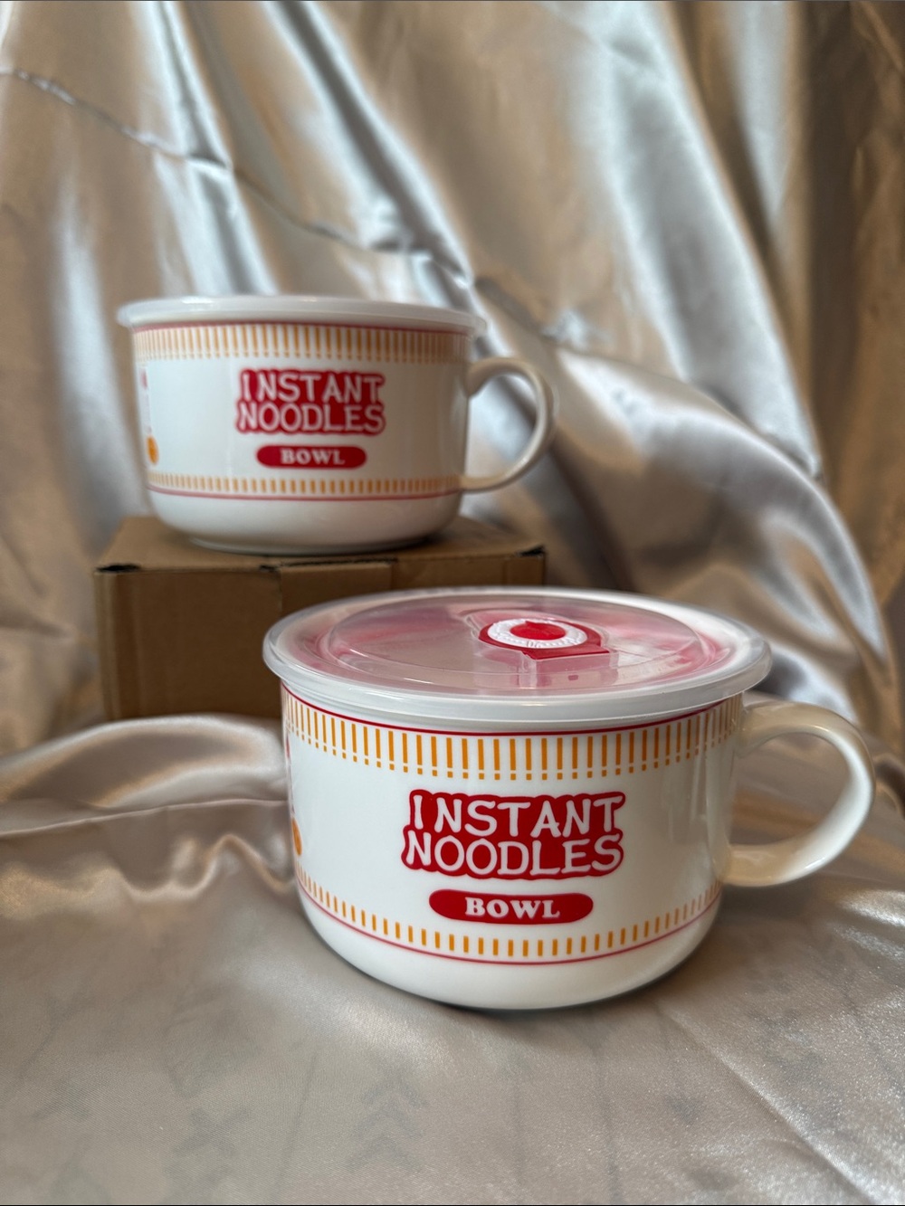 Set of 2 NEW Instant Noodles Ceramic Bowls with Lids- White and Red